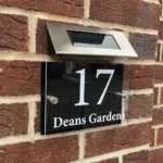 Briefkastenschild mit Adresse - Image