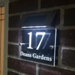 Briefkastenschild mit Adresse - Image
