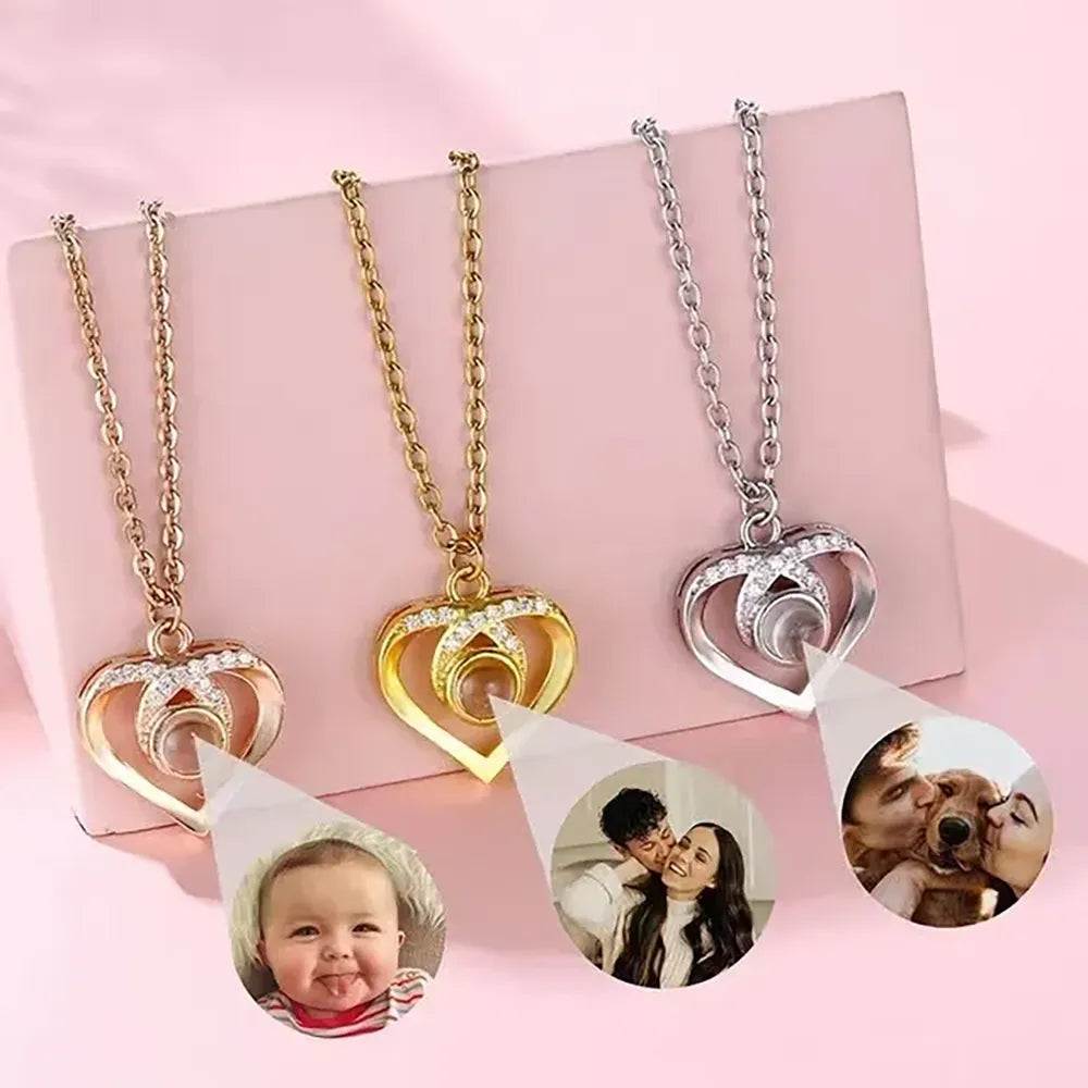 collier avec photo a l interieur expo